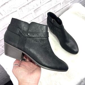 NWT🤩 |•CLARKS•| Boylan Dawn Black Leather Ankle Boots Size 9